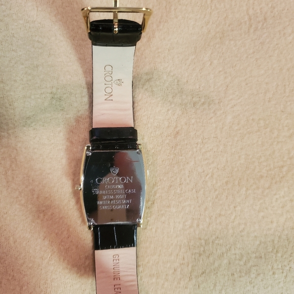 Croton's Men's Fine and Classy Time Piece - Picture 2 of 5